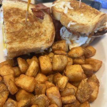 Dimples Diner - Breakfast & Brunch Near Me - Visalia, California