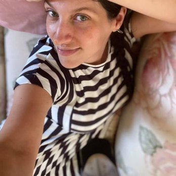 Longacre of Appomattox - Me enjoyed the "Golden Girls" chaise sofa. I don't know what's on my nose. - Bed & Breakfast Near Me - Appomattox, Virginia Longacre of Appomattox - Me enjoyed the "Golden Girls" chaise sofa. I don't know what's on my nose. - Bed & Breakfast Near Me - Appomattox, Virginia