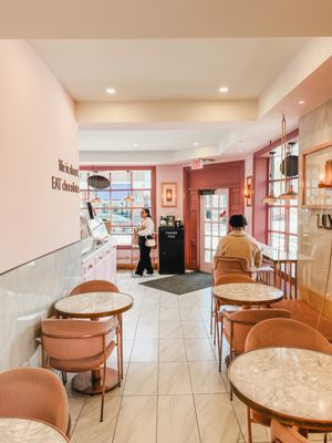 Lily's Chocolate & Coffee by null