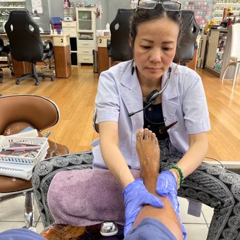 Diamond Nails - Sandy, the owner - Nail Salons Near Me - Saint Charles, Missouri