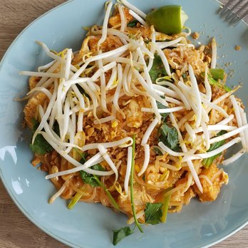 White Elephant - PAD THAI WITH CHICKEN - Thai Near Me - San Diego, California