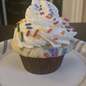 Royal Velvets Desserts - Royal Confetti cupcakes - Cupcakes Near Me Royal Velvets Desserts - Royal Confetti cupcakes - Cupcakes Near Me