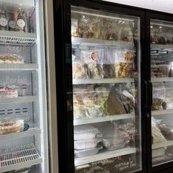 Épicerie Québécoise- Chez Boulay - Cakes and frozen food