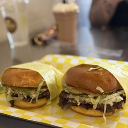 Eat Crispy Burger - All American single and all American double