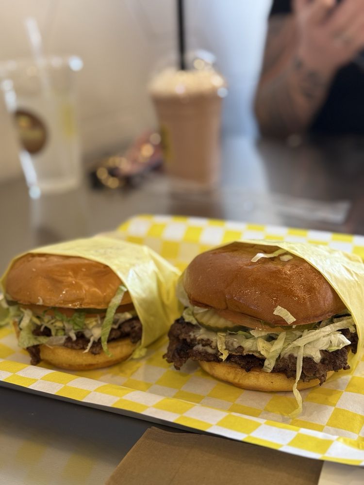 Food from Eat Crispy Burger