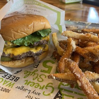 BurgerFi - BURGERFI CHEESEBURGER - Burgers Near Me - Peachtree Corners, Georgia BurgerFi - BURGERFI CHEESEBURGER - Burgers Near Me - Peachtree Corners, Georgia