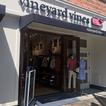 Vineyard Vines - Front - Women's Clothing Near Me - Burlingame, California Vineyard Vines - Front - Women's Clothing Near Me - Burlingame, California