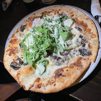 Sulla Vita - Funghi Pizza - Mediterranean Near Me - Leavenworth, Washington
