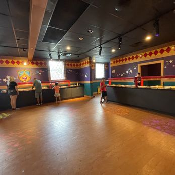 Dutch Wonderland - Pizza and pasta buffet - Amusement Parks Near Me - Lancaster, Pennsylvania