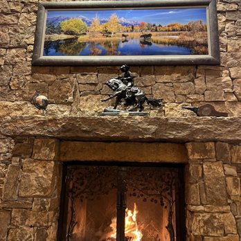 The Whistling Grizzly - Lovely warm real fire - American Near Me - Jackson, Wyoming