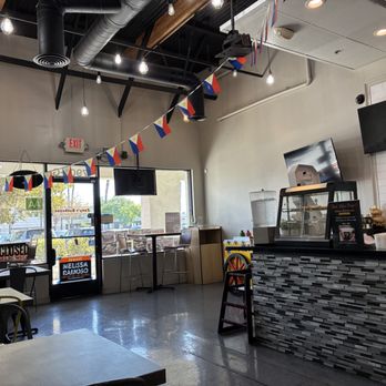 Tony’s Barbecue - DIning area - Filipino Near Me - Artesia, California