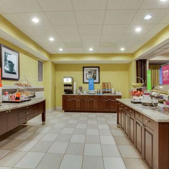 Hampton Inn Ozark - Breakfast Area - Hotels Near Me - Ozark, Alabama