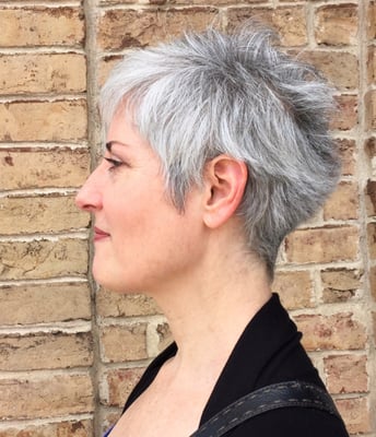 Antons Salon by null