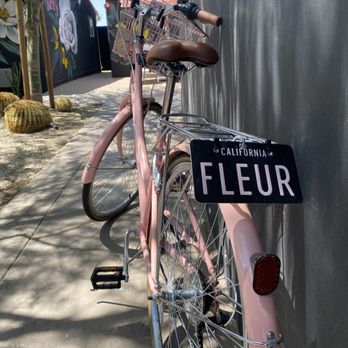 Fleur Noire Hotel - Cute bikes!! - Hotels Near Me - Palm Springs, California Fleur Noire Hotel - Cute bikes!! - Hotels Near Me - Palm Springs, California