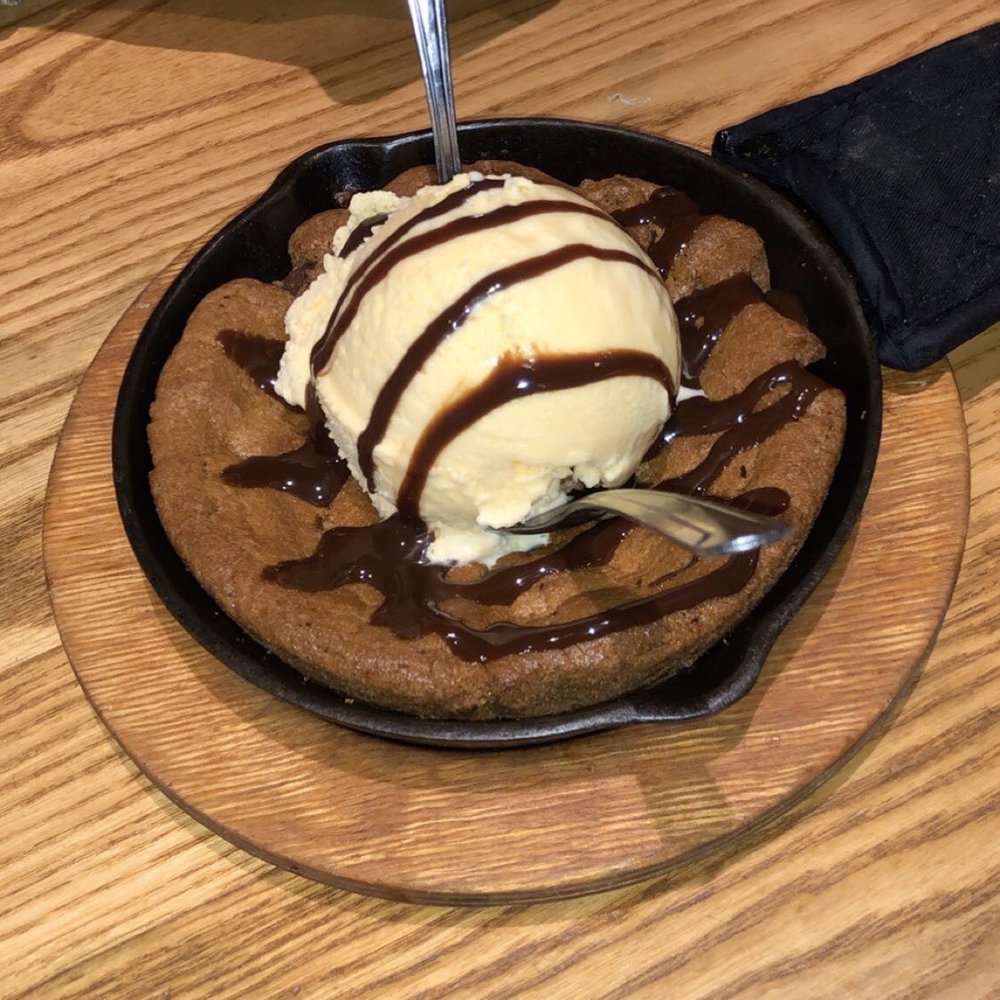 Chili's - Skillet Chocolate Chip Cookie - American Near Me - Orange City, Florida