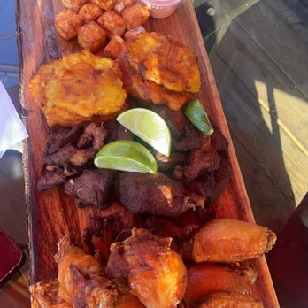 Top Mix Bar & Kitchen - Crispy Chicken Wings Golden Plantain Chips with Fried Cheese Carne Frita - Cocktail Bars Near Me - Boston, Massachusetts