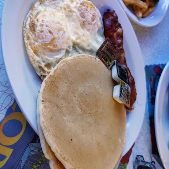 11th Street Diner - American Near Me - Miami Beach, Florida