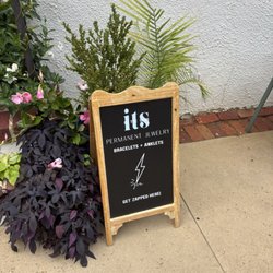 Mango and Main - In the Sand Sign