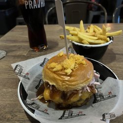 Bloc+ - Durty burger and fries.
