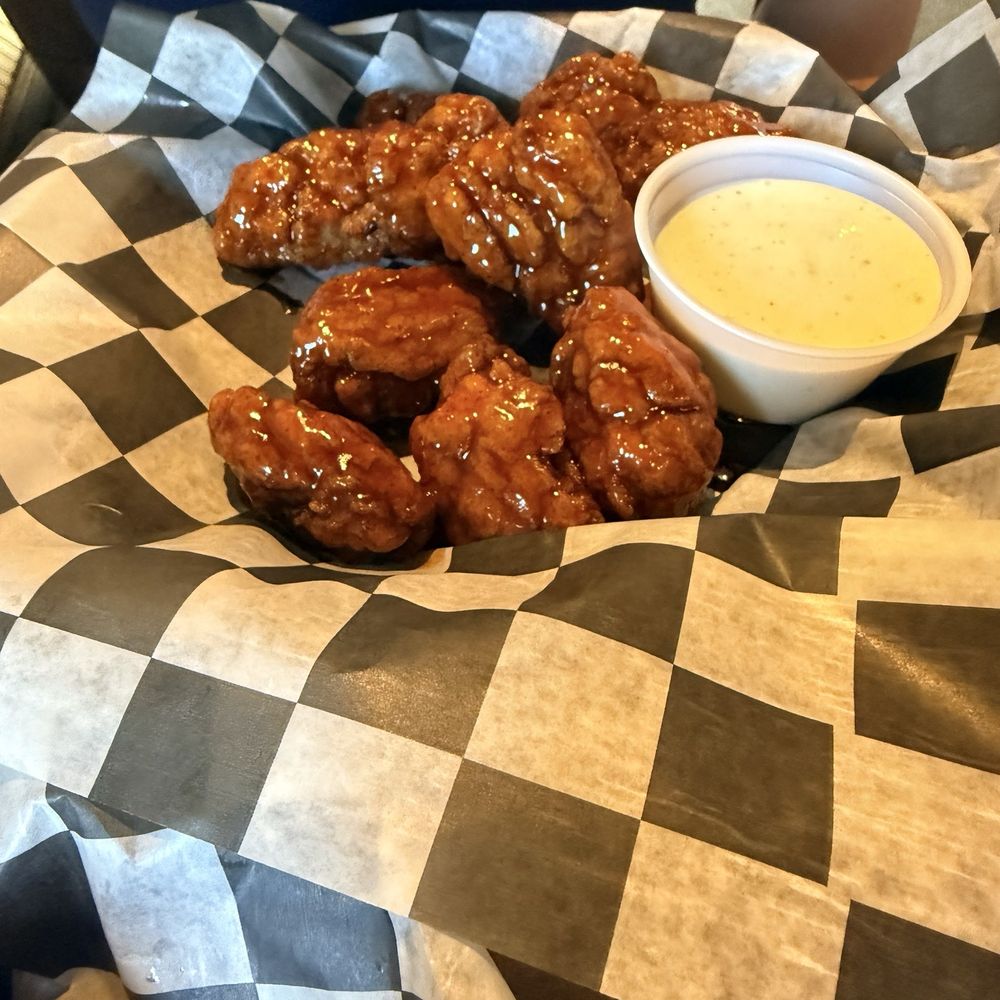Patties & Pints - Boneless wings - Bars Near Me - Ironton, Ohio