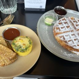 Frittata, tempeh & gluten free waffle