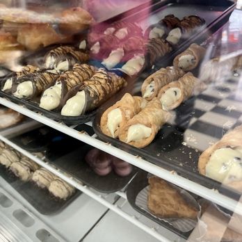 Duke Bakery - Cannolis - Bakeries Near Me - Granite City, Illinois Duke Bakery - Cannolis - Bakeries Near Me - Granite City, Illinois