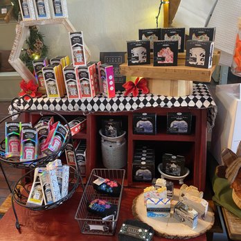 Fleur de Lis - Fancy soaps and Poo-Pourri a few different choices for the fragrance such as Bday cakeetc. - Home Decor Near Me - Redlands, California