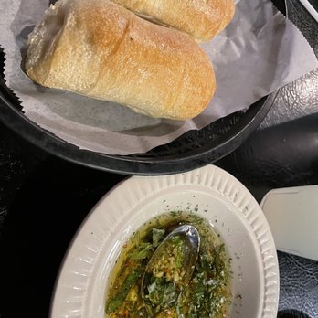 Giovanni's Italian Kitchen - Fresh bread with dipping sauce - Italian Near Me - Fort Worth, Texas