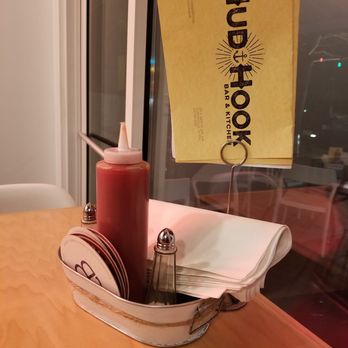 Mudhook Bar & Kitchen - Table setting - Burgers Near Me - Duncanville, Texas Mudhook Bar & Kitchen - Table setting - Burgers Near Me - Duncanville, Texas
