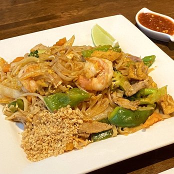 Siamese Thai Cuisine - Pad Thai with Shrimp - Thai Near Me - Vaughan, Ontario Siamese Thai Cuisine - Pad Thai with Shrimp - Thai Near Me - Vaughan, Ontario