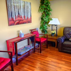 Lahaina Massage Therapy - Comfortable waiting lounge