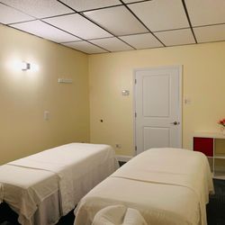 Body Work Massage Therapy - Couple's massage room