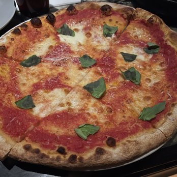 Earls Kitchen + Bar - Margherita Pizza, excellent appetizer for sharing - Canadian (New) Near Me - Burnaby, British Columbia