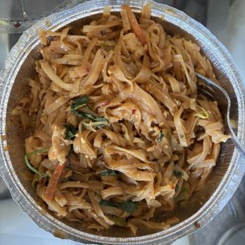 Fan Tang - Chicken pad Thai - Chinese Near Me - Albuquerque, New Mexico