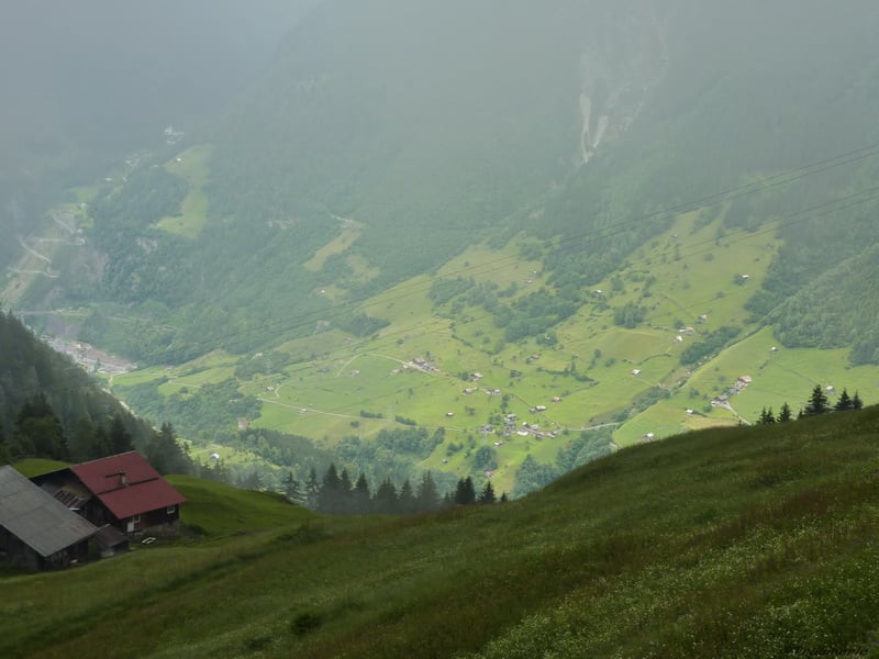 Arnisee - Blick ins Tal - Lakes Near Me - Intschi, UR Arnisee - Blick ins Tal - Lakes Near Me - Intschi, UR
