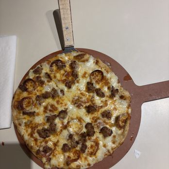 Reginelli's Pizzeria - Alfredo Base Pizza with Pepperoni and Italian Sausage - Pizza Near Me - Mandeville, Louisiana