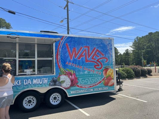 Waves Shave Ice by null