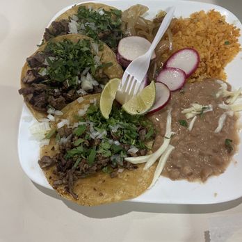 Taqueria Mi Pueblo - a plate of mexican food - Mexican Near Me - Chicago, Illinois Taqueria Mi Pueblo - a plate of mexican food - Mexican Near Me - Chicago, Illinois