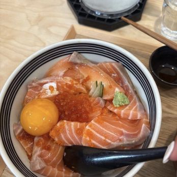 Totoya - Salmon bowl - Japanese Near Me - Honolulu, Hawaii