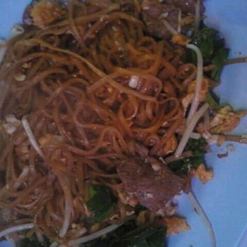 Soi 3 - Noedels in sojasaus met ei en beef, heeerlijk! - Thai Near Me - Rotterdam, ZH Soi 3 - Noedels in sojasaus met ei en beef, heeerlijk! - Thai Near Me - Rotterdam, ZH