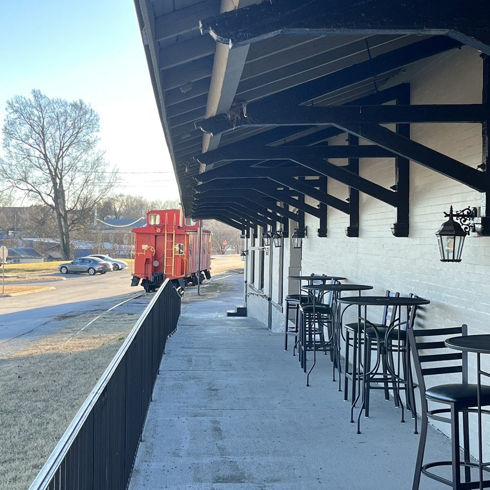 Monkey Town Brewing Company - Loudon - Outside seating and entrance - Breweries Near Me - Loudon, Tennessee Monkey Town Brewing Company - Loudon - Outside seating and entrance - Breweries Near Me - Loudon, Tennessee