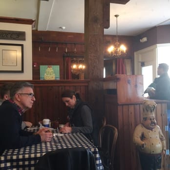 Merridee's Breadbasket - Plenty of seating. - Bakeries Near Me - Franklin, Tennessee