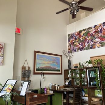 SixtyTwo MarcKet - New American Near Me - Wailuku, Hawaii