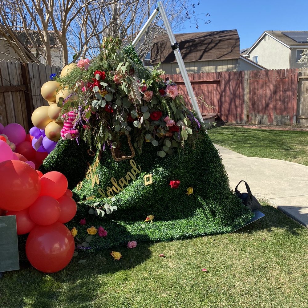 Posh Fiesta Designs - Balloon Services Near Me
