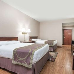 Super 8 by Wyndham Grayson - 2 Queen Bed Room