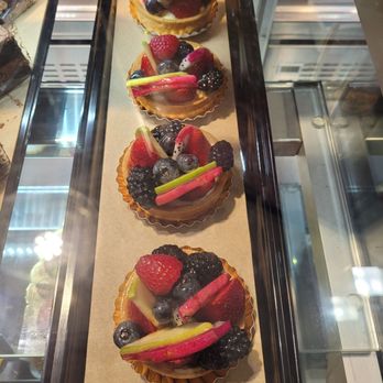 Porto's Bakery & Cafe - Fruit tart - Bakeries Near Me - Glendale, California Porto's Bakery & Cafe - Fruit tart - Bakeries Near Me - Glendale, California