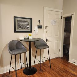 Leland House Suites of Durango - Studio Dining Area