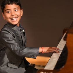 4/4 School of Music