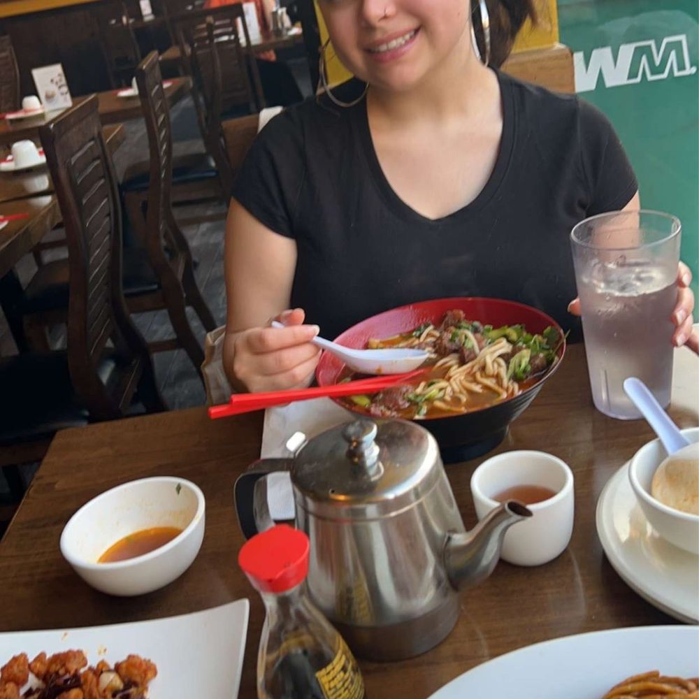 L Dry Pepper Chicken Lo Mein Spicy Beef Noodle Soup
