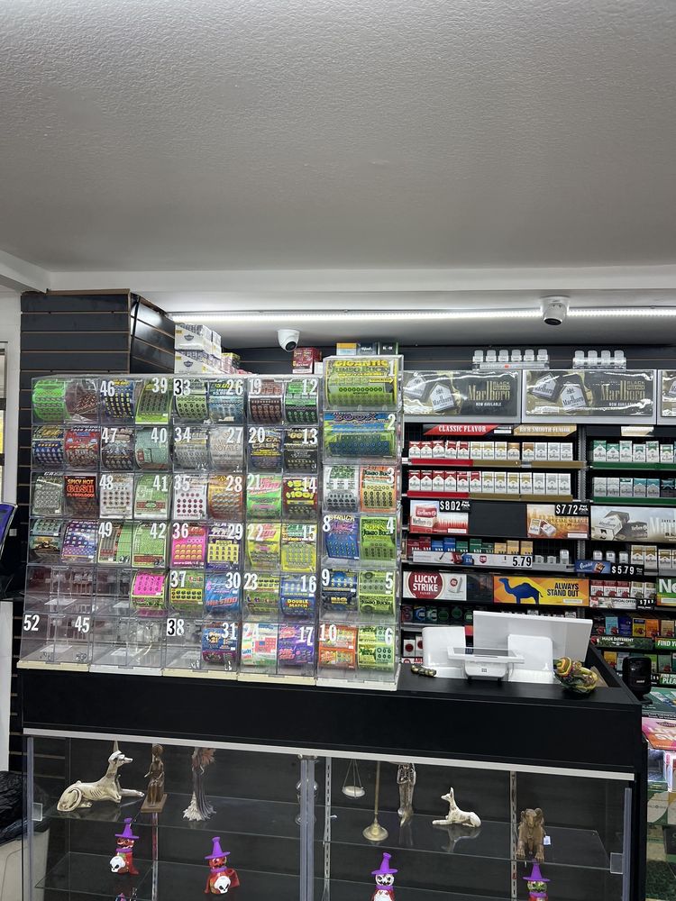 SMOKE 4 LESS 1728 Memorial Dr, Clarksville, Tennessee Vape Shops